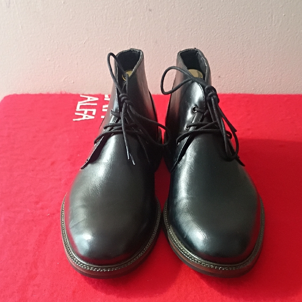 Elegant Black Leather Chukka Boots